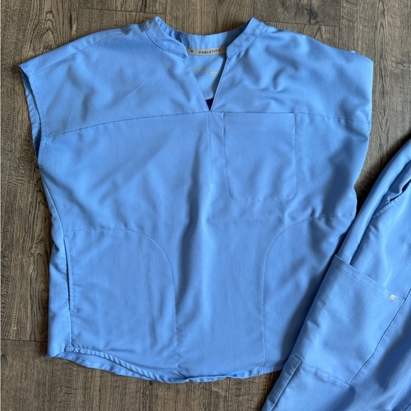 Fabletics Celi Blue Scrub Set- Evolve Top And On Call Joggers- S/M - Picture 7 of 9